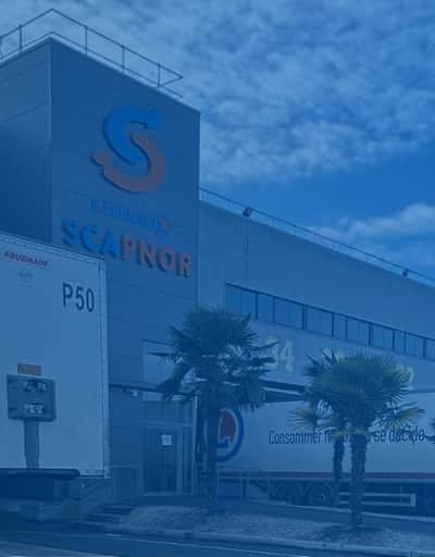 Remorques et camions E.Leclerc à quai