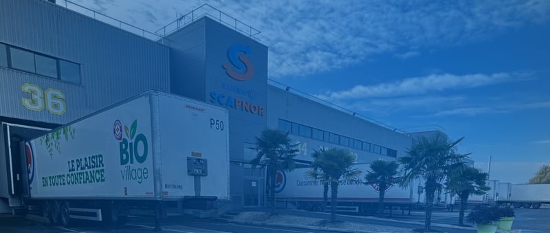 Remorques et camions E.Leclerc à quai